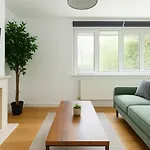 2 Bed Flat With Garden In Canonbury